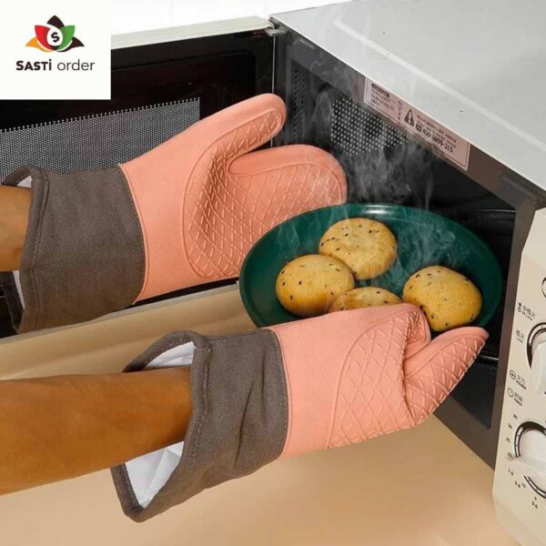 Heat-resistant silicone oven glove and oven mitt set with mini gloves, providing non-slip grip and protection for handling hot cookware.